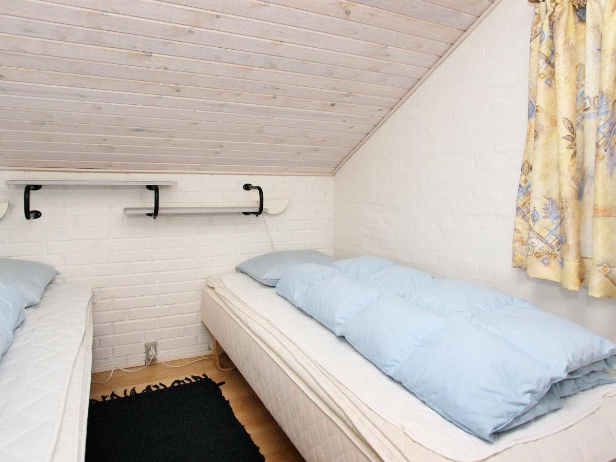 Three-Bedroom Holiday Home In Thisted 4 Norre Vorupor Room photo